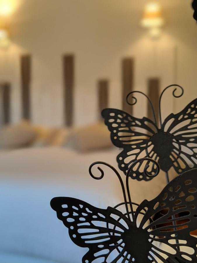 Loge Montaigne Bed and Breakfast L'Hopital-sous-Rochefort Buitenkant foto